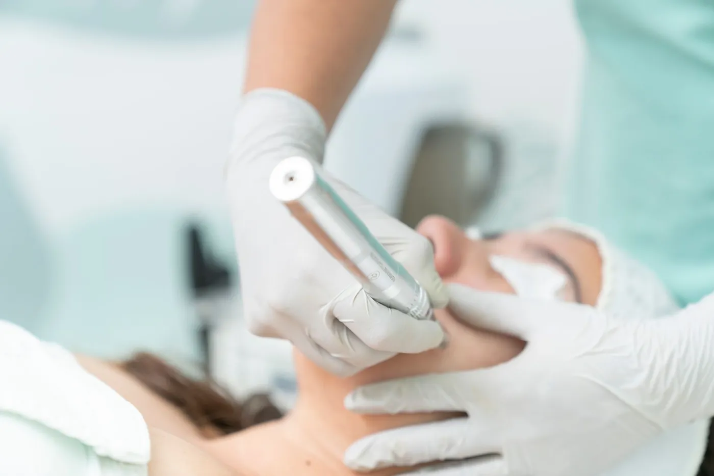 Procedimiento de medicina estética facial en cabina